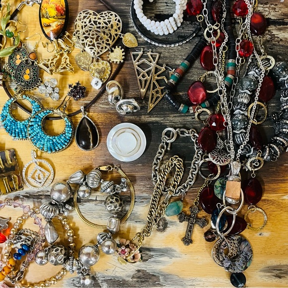 Jewelry Costume Jewelry Necklaces Brooches Bracelets Mixed Lot of 82 Pieces - Picture 9 of 16